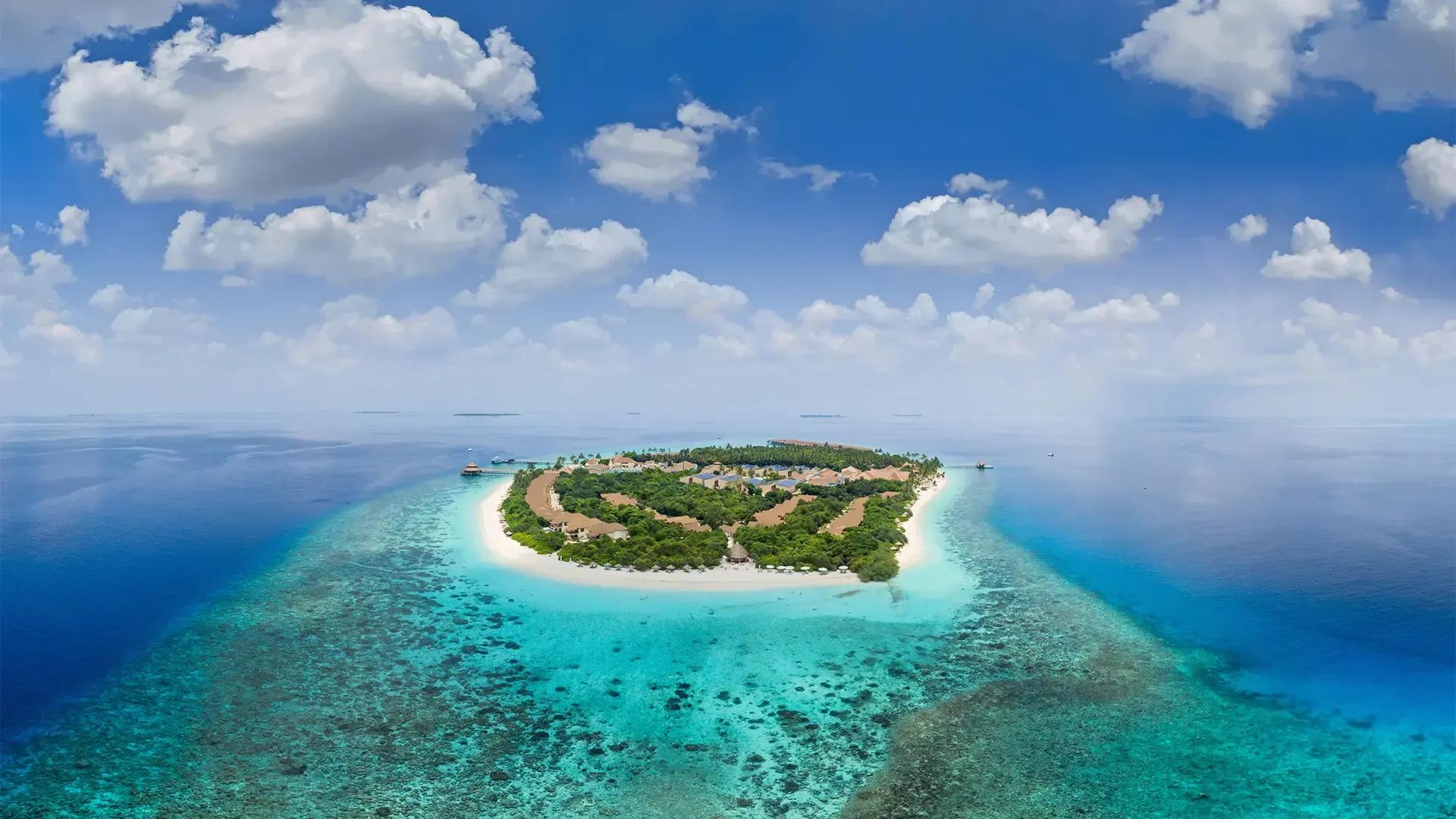 Reethi Faru Resort 5*