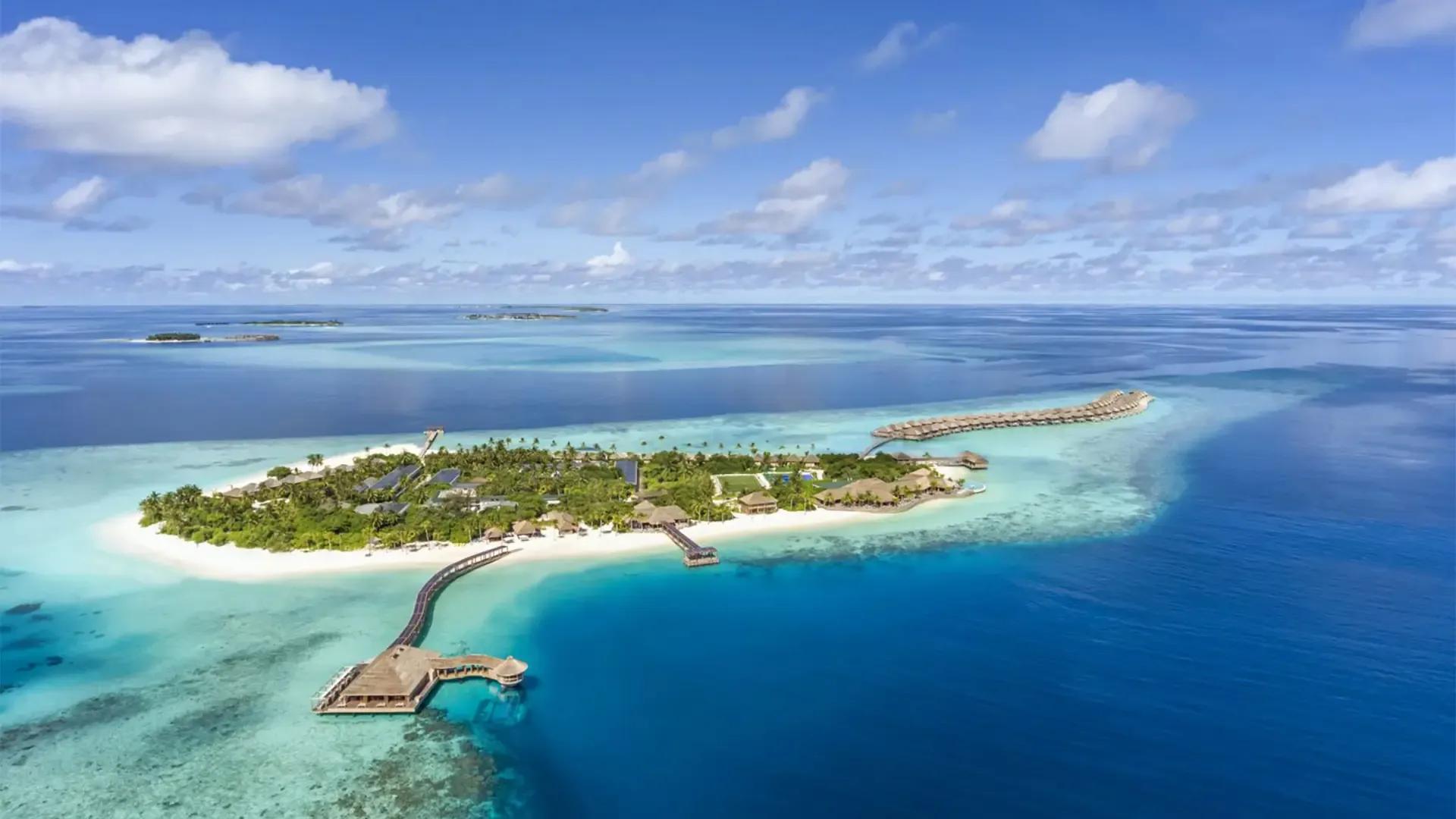 Hurawalhi Island Resort 5*