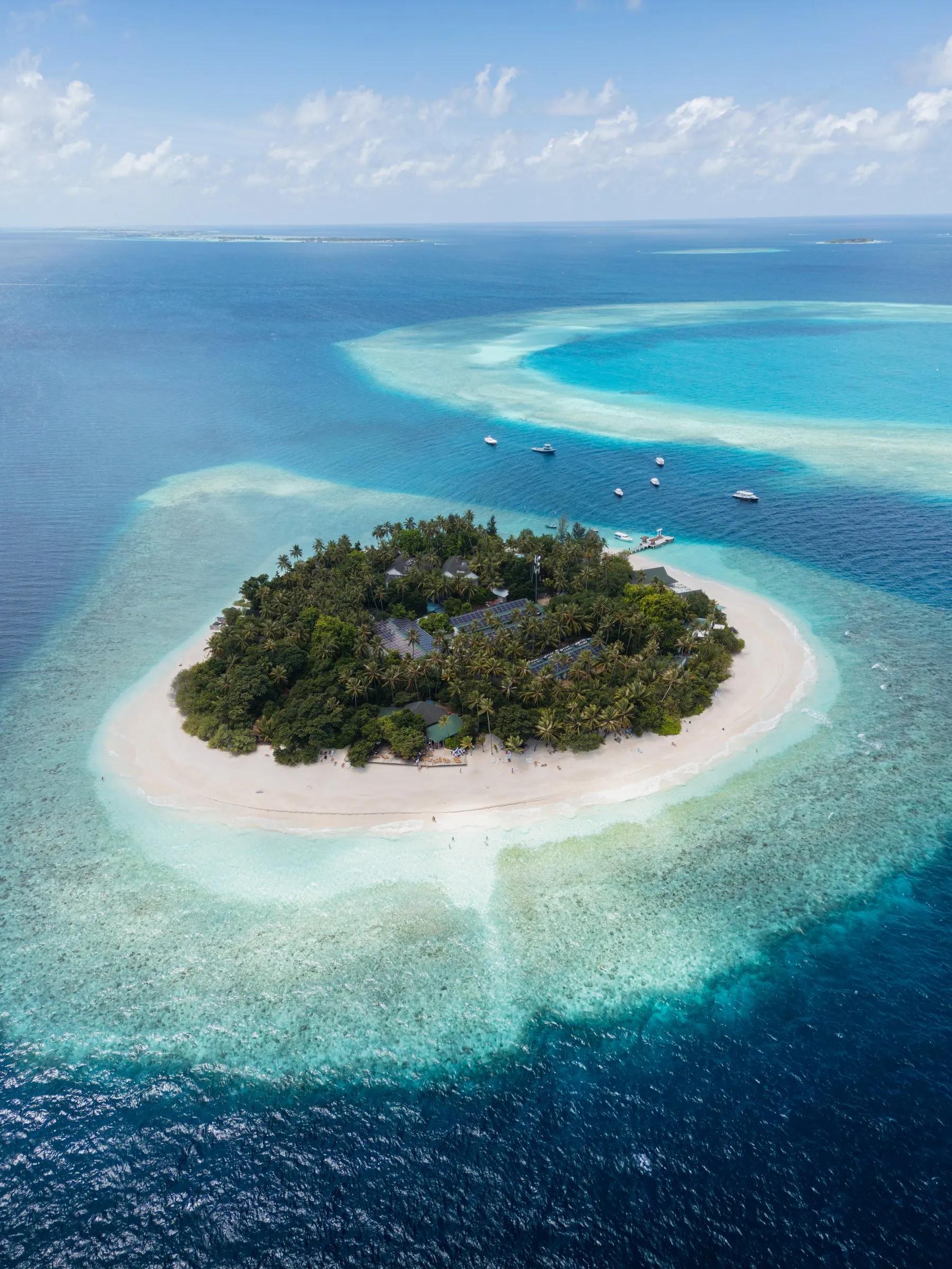 Malahini Kuda Bandos Resort 4*