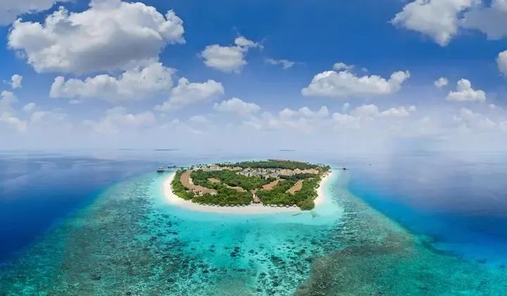 Reethi Faru Resort 5*