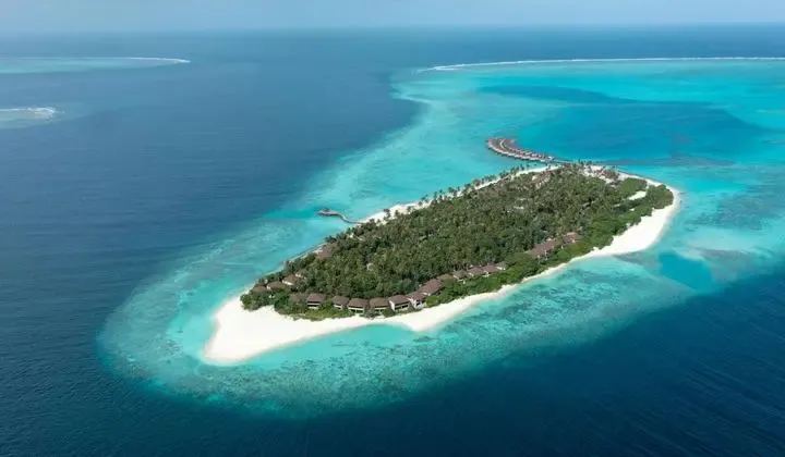 Avani+ Fares Maldives Resort 5*