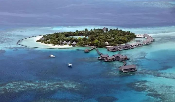 Gangehi Island Resort & Spa 5*