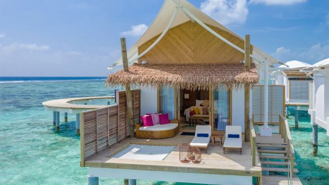 image-https://maldivus.ru/media/villas/2589/image/260x260/water-bungalow-villa-17493.webp