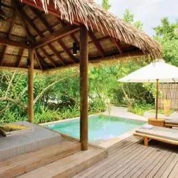 image-https://maldivus.ru/media/villas/2634/image/260x260/beach-suite-villa-5966.webp