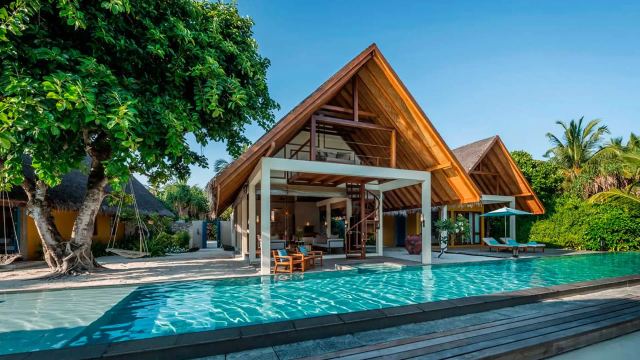 image-https://maldivus.ru/media/villas/2804/image/260x260/two-bedroom-royal-beach-villa-villa-54751.webp