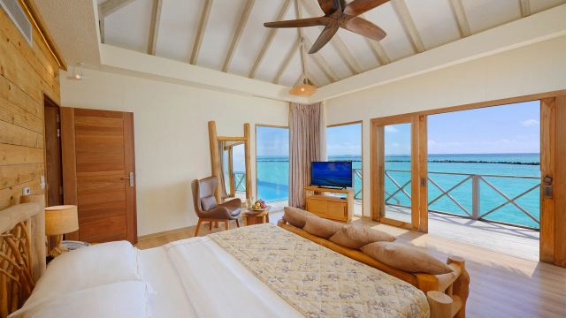 image-https://maldivus.ru/media/villas/3627/image/260x260/you-and-me-suite-villa-68633.webp