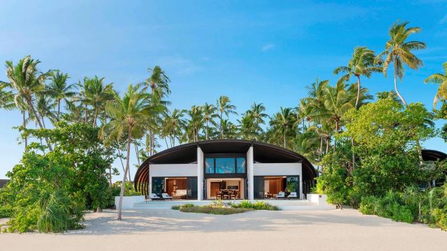 image-https://maldivus.ru/media/villas/5049/image/260x260/heavenly-beach-residence-villa-41316.webp