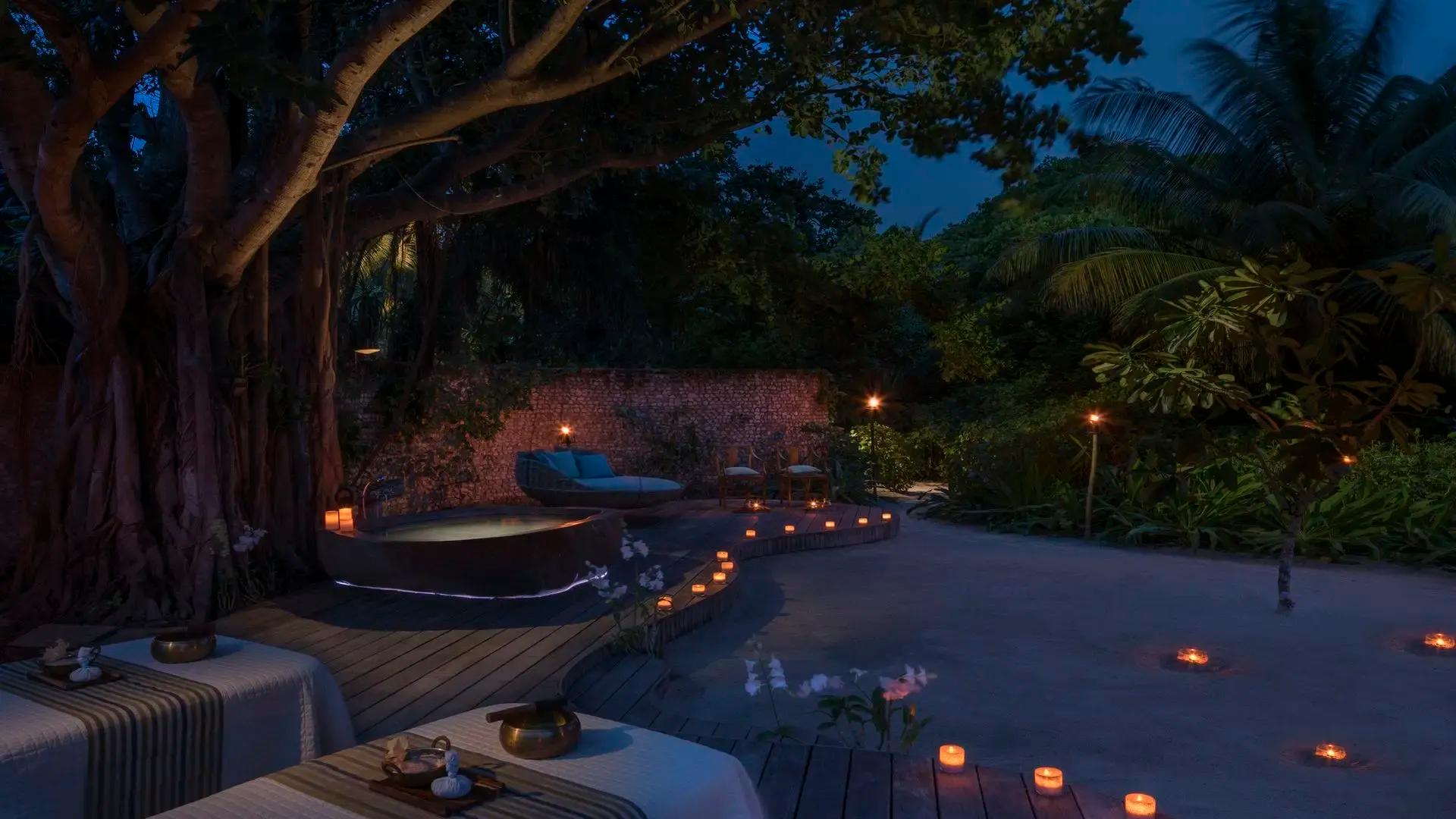 Four Seasons Resort Maldives at Landaa Giraavaru