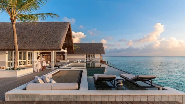 image-https://maldivus.ru/media/villas/2802/image/260x260/sunset-three-bedroom-water-suite-villa-24550.webp