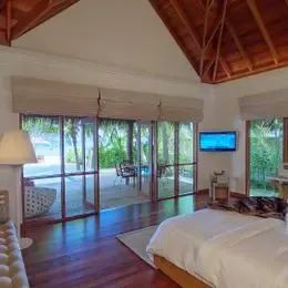 image-https://maldivus.ru/media/villas/2896/image/260x260/deluxe-beach-bungalow-with-pool-villa-90038.webp