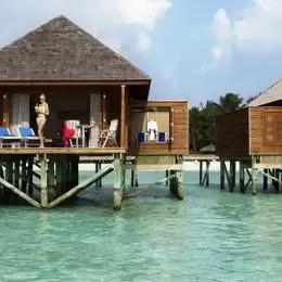 Jacuzzi Water Villa на Велиганду: дома на сваях с лестницами в лагуну