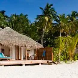 Sunset Jacuzzi Beach Villa на Велиганду снаружи: веранда на белом песке